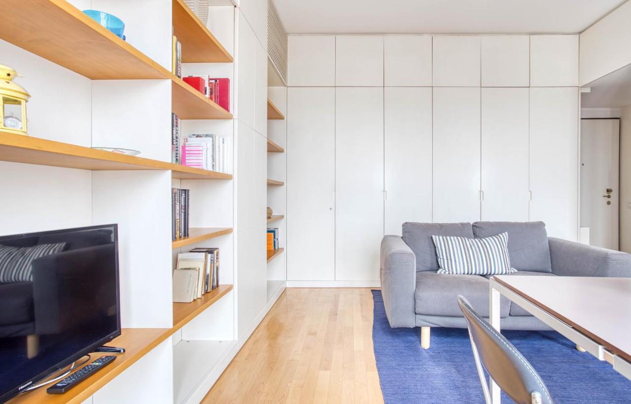 Joivy Vibrant Studio With Balcony Милано Екстериор снимка