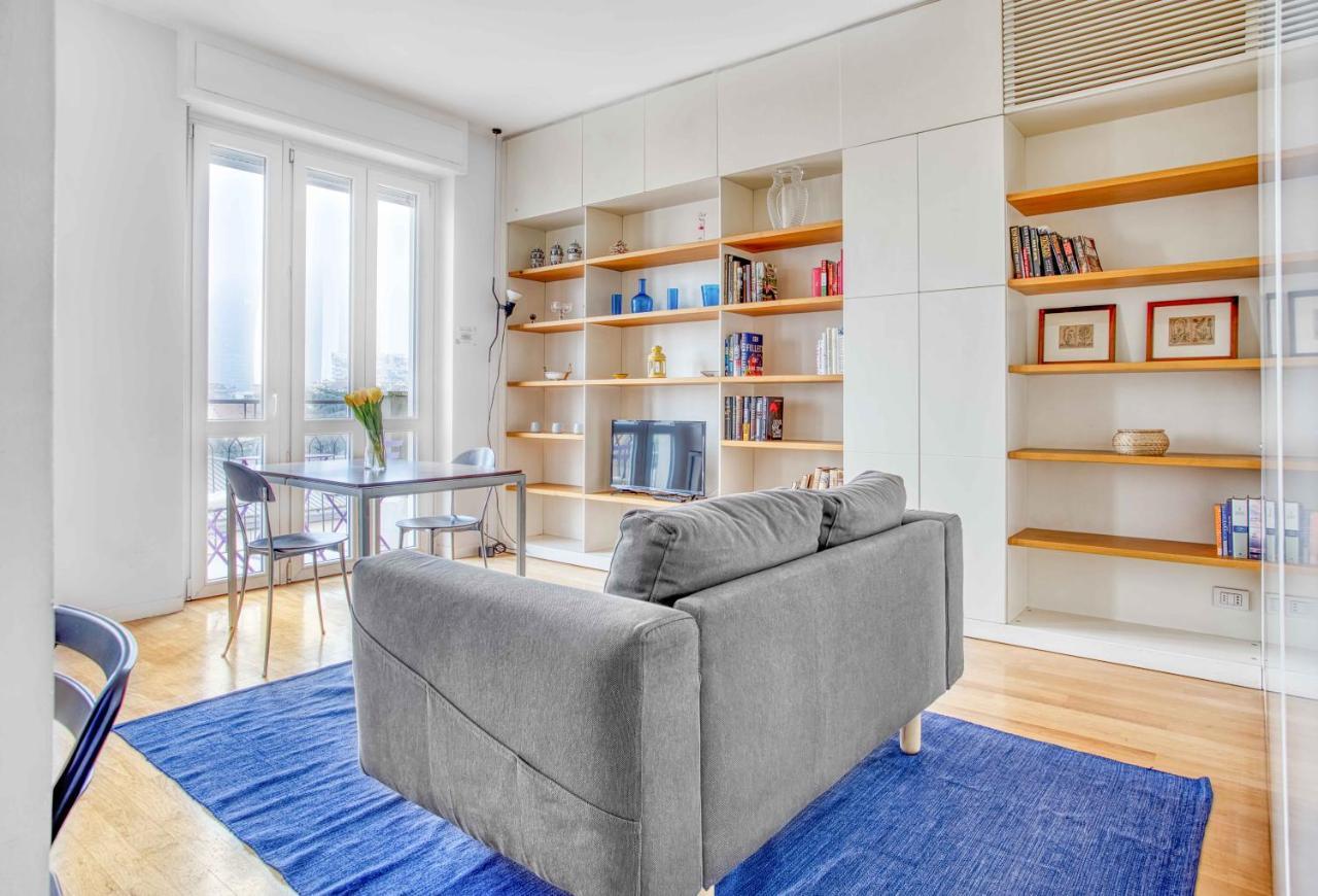 Joivy Vibrant Studio With Balcony Милано Екстериор снимка