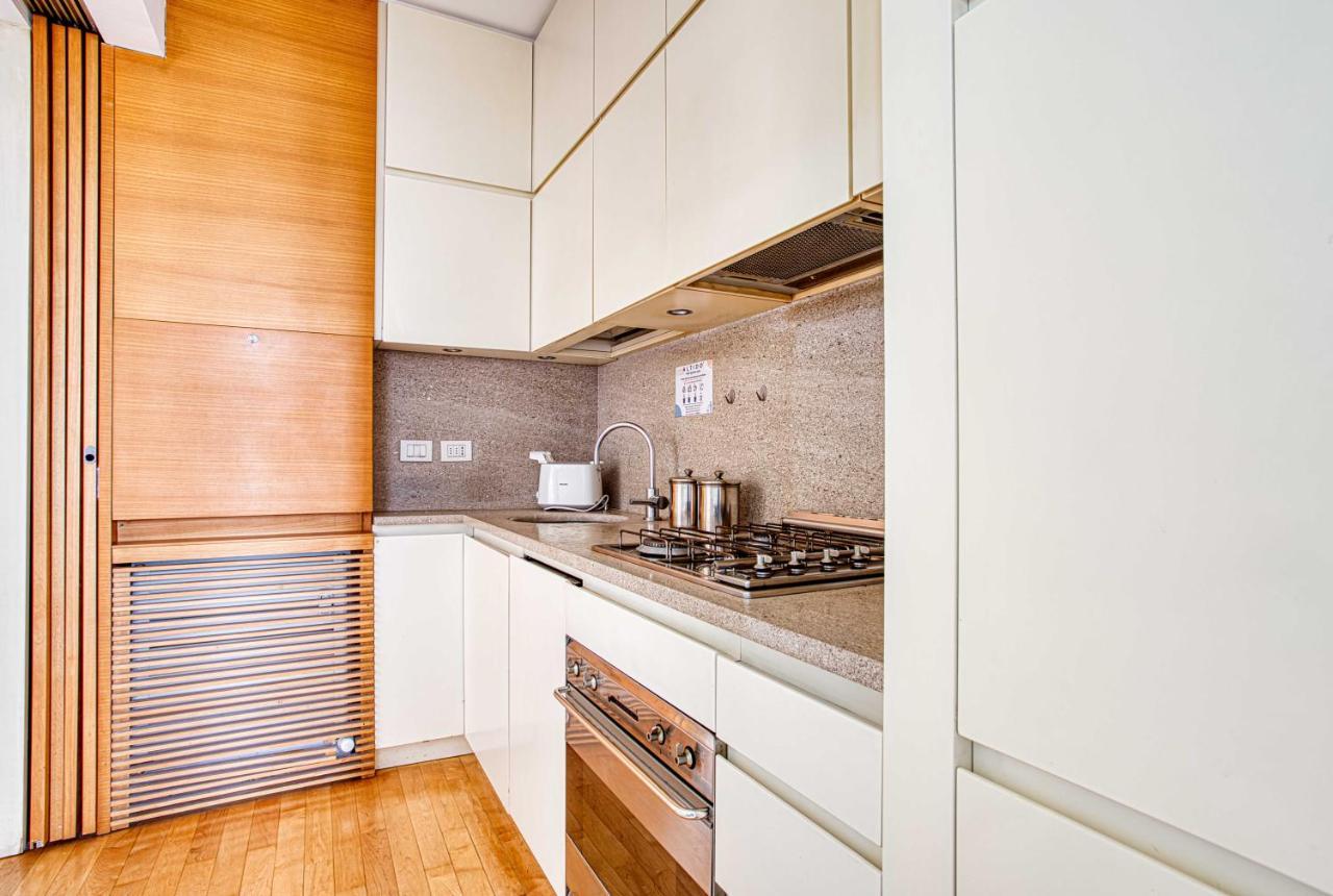 Joivy Vibrant Studio With Balcony Милано Екстериор снимка