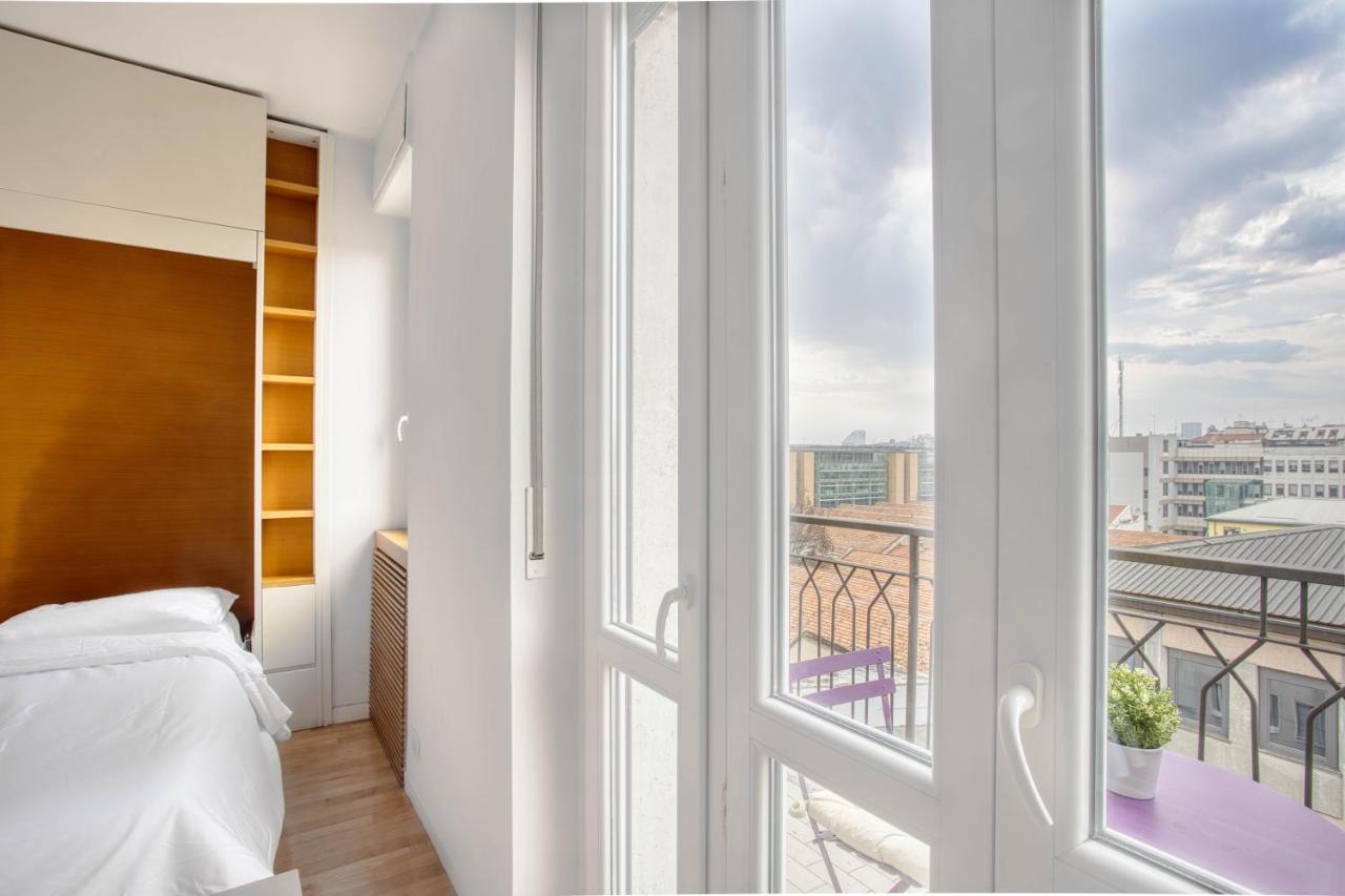 Joivy Vibrant Studio With Balcony Милано Екстериор снимка
