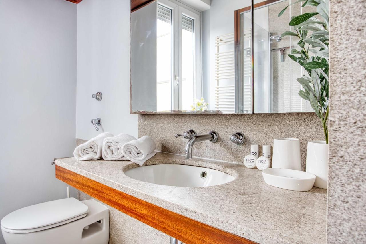 Joivy Vibrant Studio With Balcony Милано Екстериор снимка