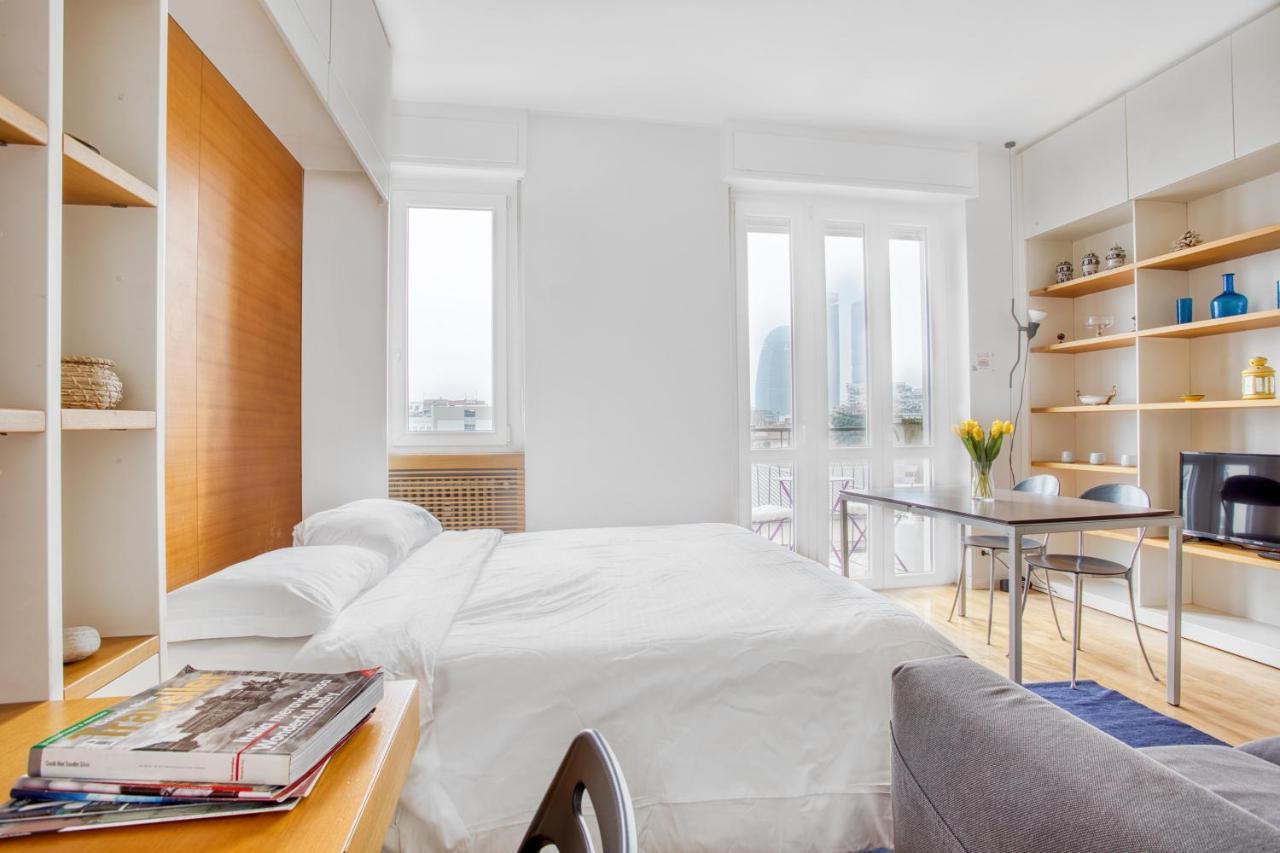 Joivy Vibrant Studio With Balcony Милано Екстериор снимка
