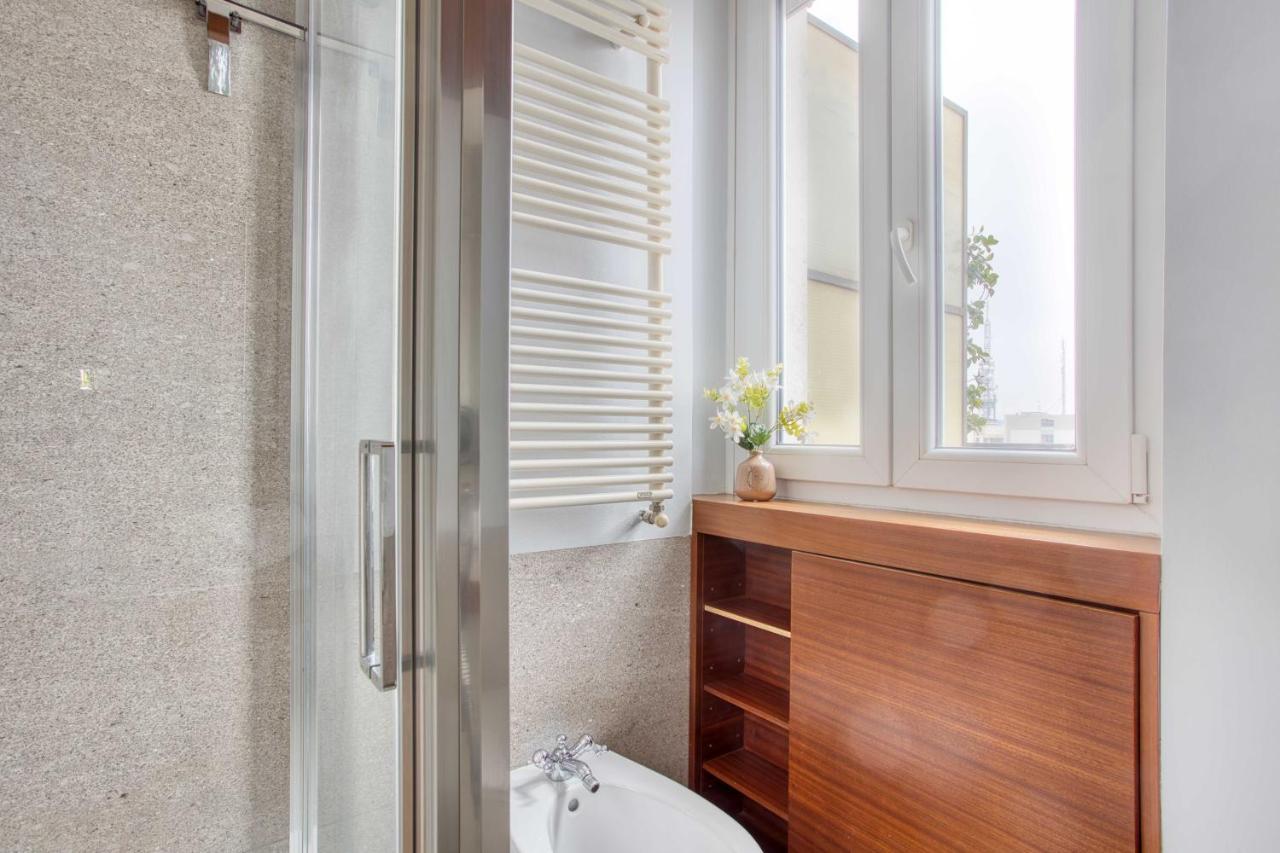 Joivy Vibrant Studio With Balcony Милано Екстериор снимка