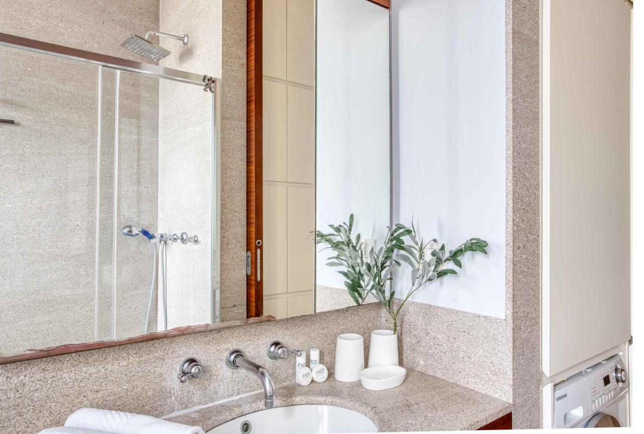 Joivy Vibrant Studio With Balcony Милано Екстериор снимка